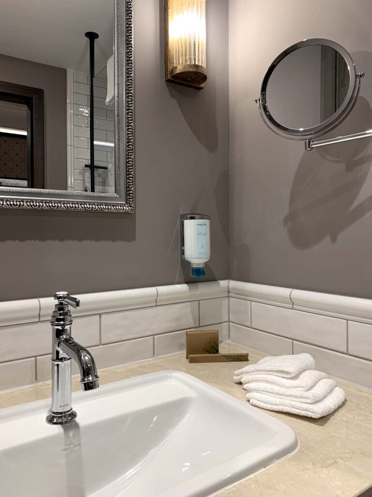 Hotel Krønasår: blaues Standardzimmer