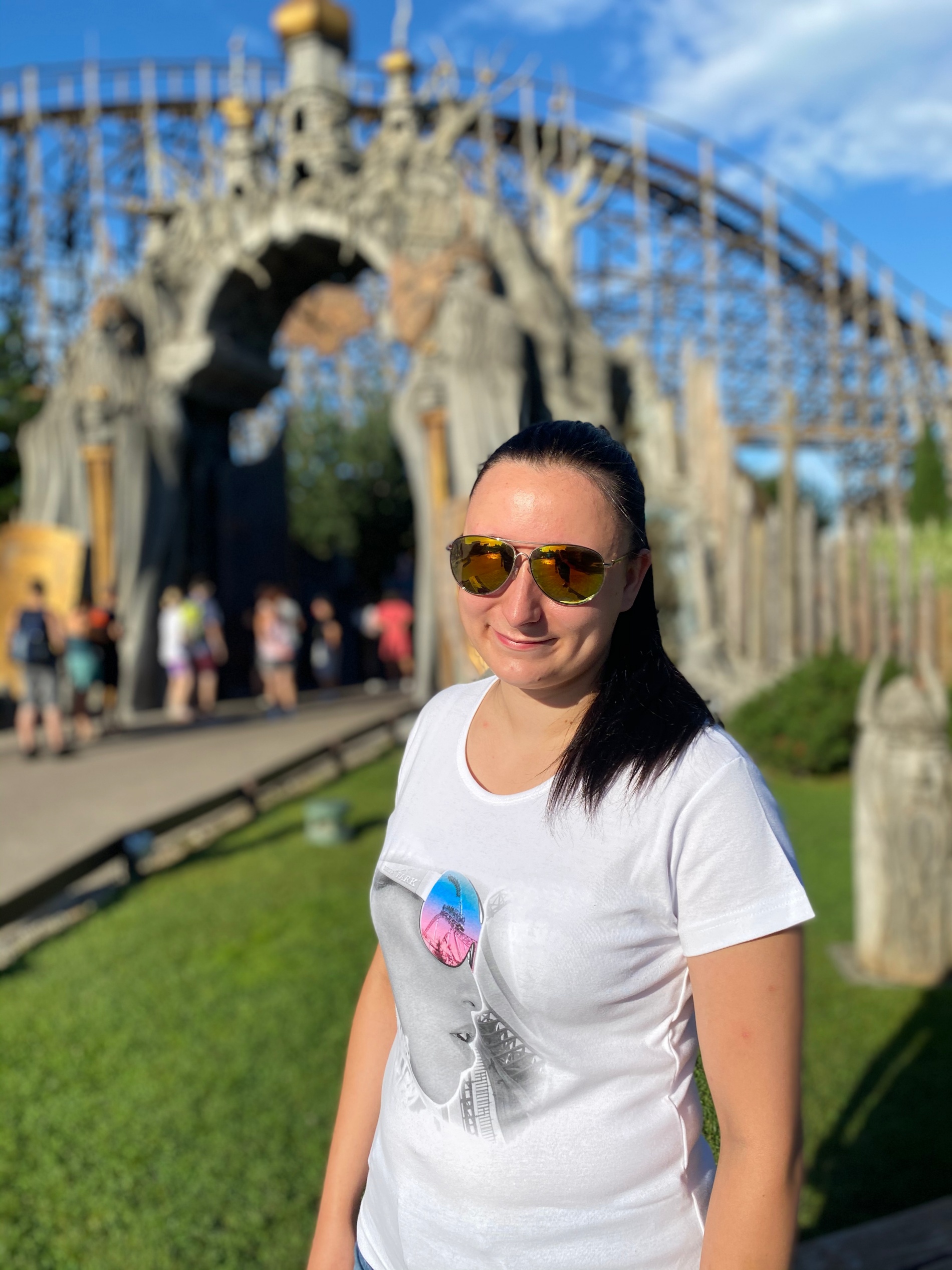 Am heutigen Freizeitparkstories-Friday erzählt uns die liebe Maria alles über ihre Freizeitparkliebe und wie für sie ein perfekter Tag in einem Freizeitpark aussieht :)