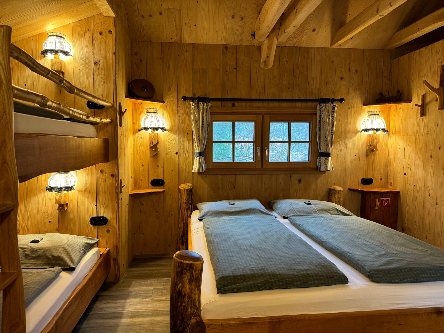Natur-Resort Tripsdrill: Übernachten im Baumhaus
